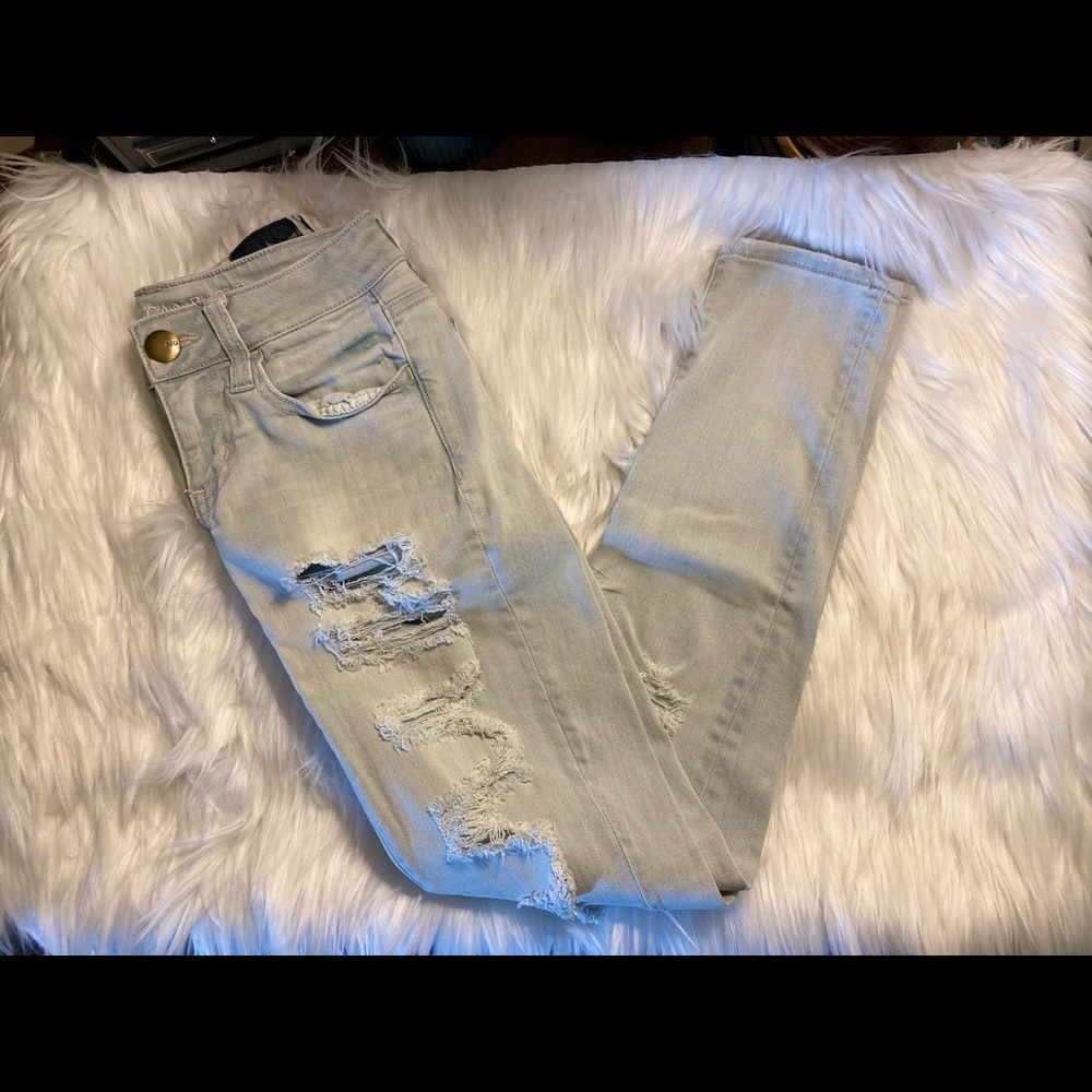 American eagle light wash ripped jeans